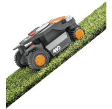 Robotická kosačka na trávniku