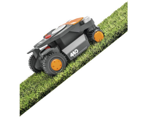 Robotická kosačka na trávniku