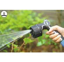 Záhradná hadica striekacia pištoľ používaná na zavlažovanie rastlín