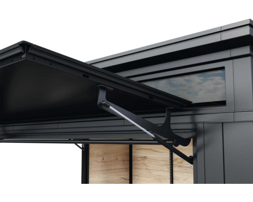 Detailný pohľad na záhradný domček s otvorenou strechou