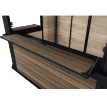 Detailný pohľad na vonkajší kuchynský modul s dreveným obkladom a sklopnou pracovnou doskou