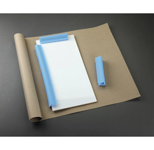 Baliace materiály: sklenená doska, rolka papiera, vlnitá lepenka a penová ochrana.