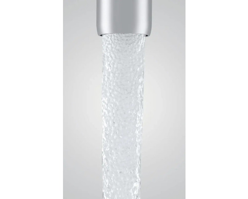 Vodovodný kohútik s tečúcou vodou