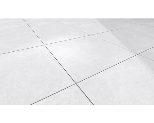 Podlaha so štvorcovými dlaždicami a škárami