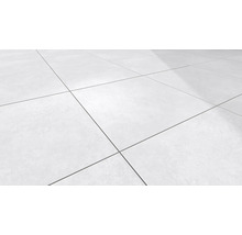 Podlaha so štvorcovými dlaždicami a škárami