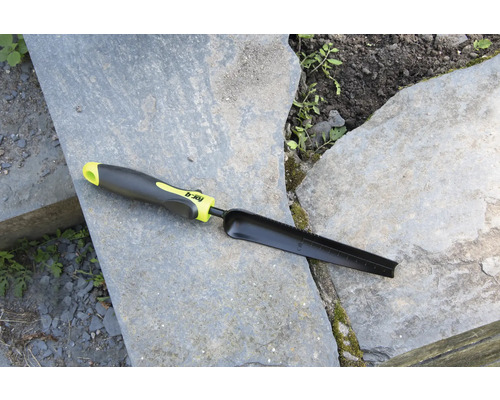 Záhradný nástroj na pikírovanie s meracou stupnicou na kamennej doske