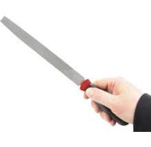 Ruka drží dielenský pilník