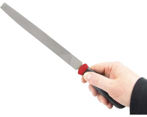 Ruka drží dielenský pilník