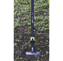 Násada for_q fitconnect s nástavcom na burinu z kovu v pôde, dĺžka stopäťdesiat centimetrov.