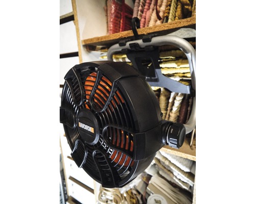 Worx Logo. Mobilný ventilátor so závesom na polici.