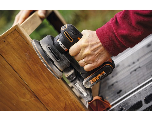 Akumulátorová brúska používaná na drevo