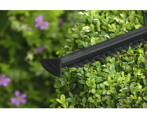 Nožnice na živý plot v akcii na živom plote