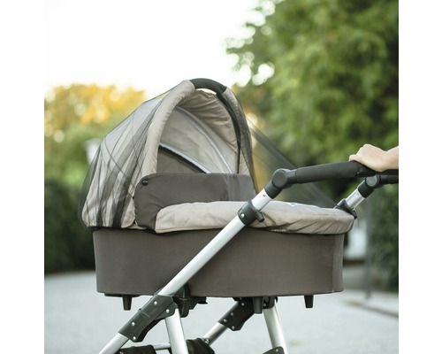 Kočík s moskytiérou pre ochranu pred hmyzom