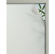 Okno s nainštalovanou fóliou na ochranu súkromia