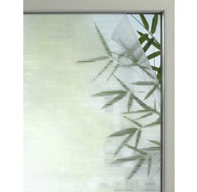 Okno s dekoratívnou fóliou na ochranu súkromia