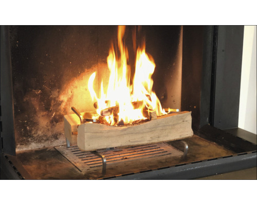 Horúce drevo v krbe