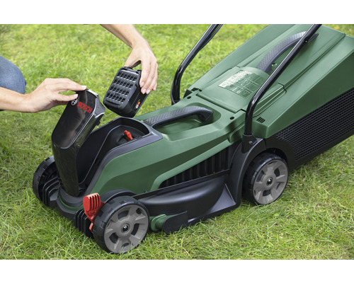 Záhradný traktor so sedadlom s vloženou batériou