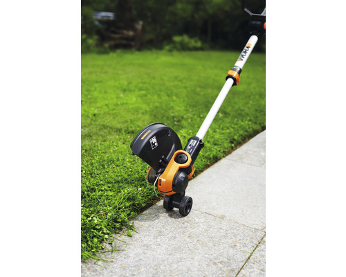 Strunová kosačka s kolieskami na použitie v záhrade