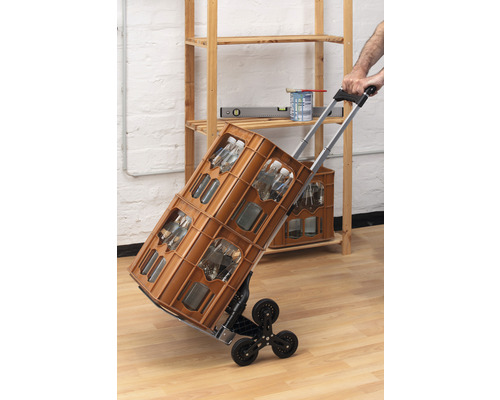 Schodiskový vozík s prepravkami na nápoje a regálom