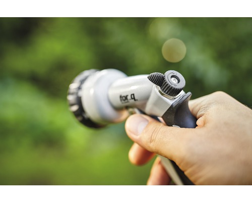 Záhradná hadicová striekacia pištoľ s rukoväťou na zavlažovanie záhrady