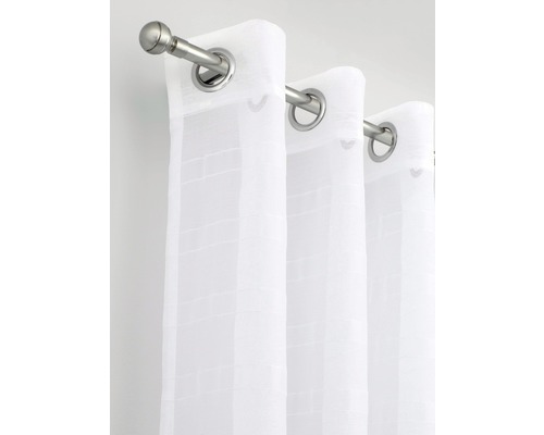 Biela záclona s očkami na záclonovej tyči