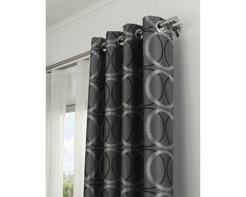 Dekoratívny záves s očkami a kruhovým vzorom na záclonovej tyči