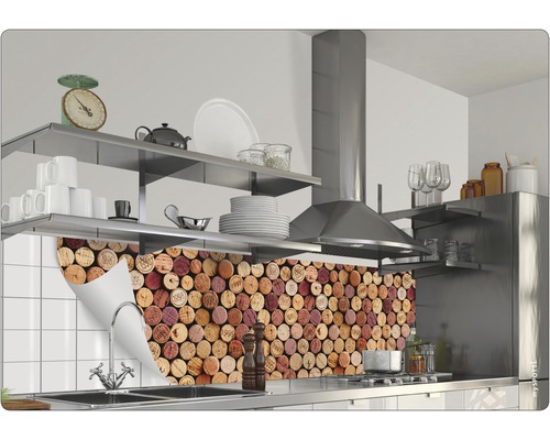 Kuchynská scéna s nástenným panelom s dizajnom korku