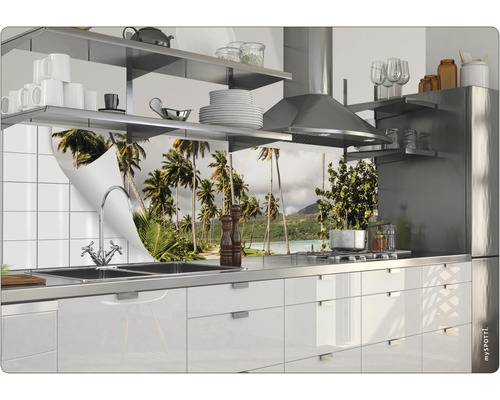 Moderná kuchyňa s motívom paliem ako obklad