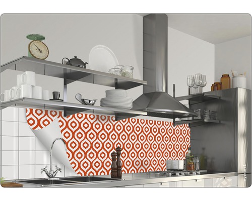 Kuchyňa s ochrannou fóliou proti striekajúcej vode so vzorom