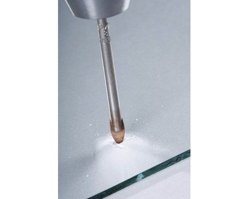 Vrták do skla vŕta otvor do sklenenej tabule