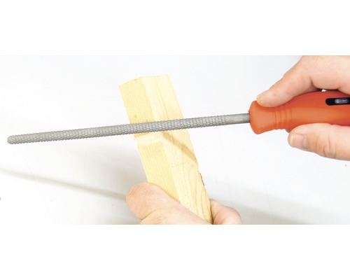 Opracovanie dreva pomocou rašple na drevo