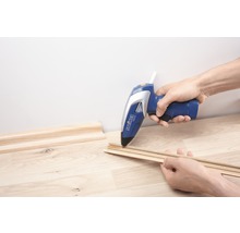 Teplovzdušná pištoľ pri lepení drevených líšt