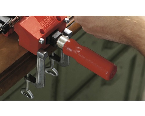 Logo BESSEY na zveráku s rukoväťou