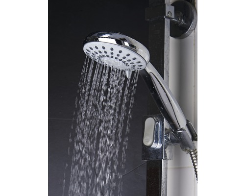 Ručná sprcha s tečúcou vodou