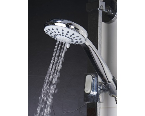 Ručná sprcha s tečúcou vodou