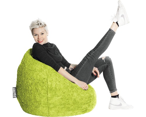 Žena sedí v zelenom sedacom vaku od spoločnosti Sitting Point