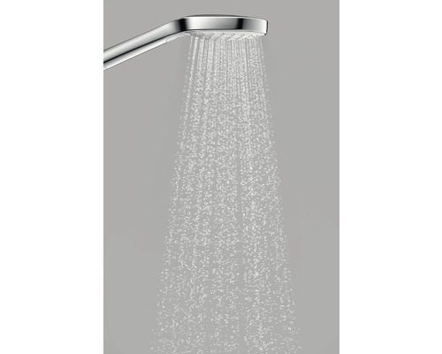 Sprchová hlavica s prúdom vody