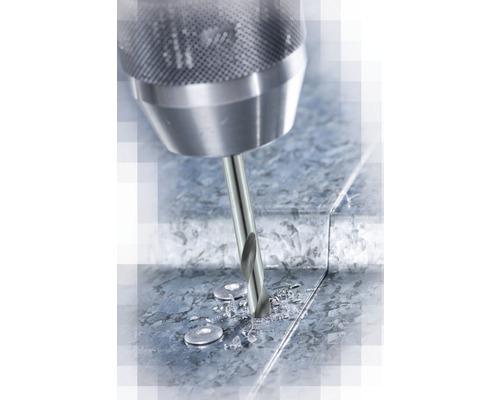 Kovový vrták vŕta kov