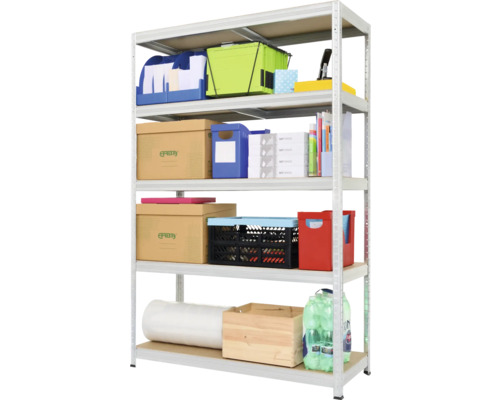 Regál s niekoľkými policami a rôznymi úložnými boxami