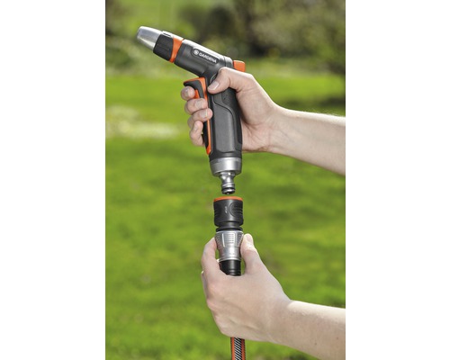 Pripojenie záhradnej hadice k postrekovacej pištoli Gardena