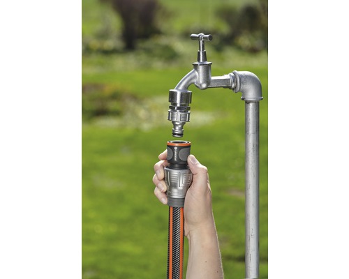 Pripojenie záhradnej hadice jednou rukou na vodovodný kohútik