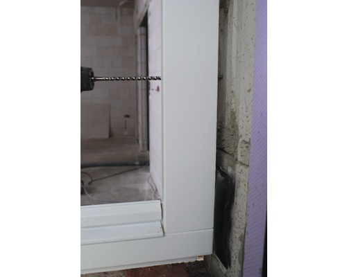 Montáž okna s vŕtačkou