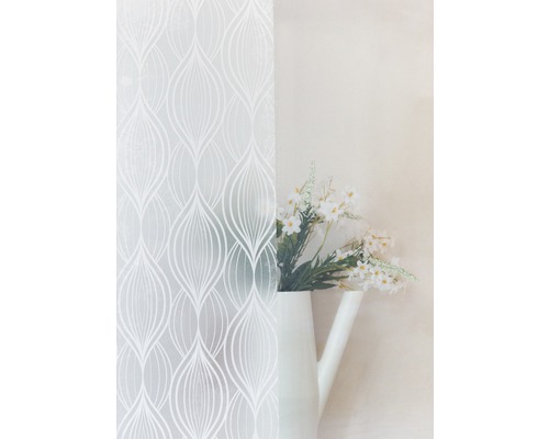 Dekoračná fólia so vzorom vedľa vázy s kvetmi