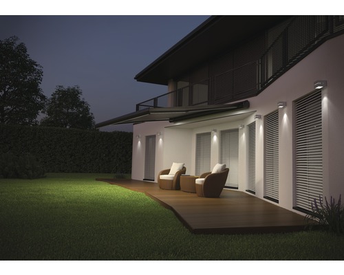 Dom s markízou, terasou, záhradou a vonkajším osvetlením