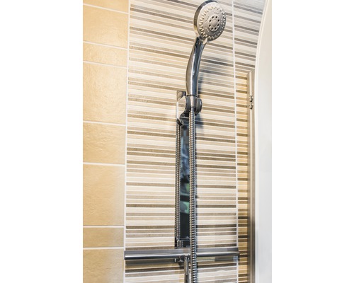 Ručná sprcha so sprchovou hadicou a tyčou v sprche