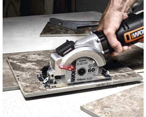 Rezačka dlaždíc sa používa na rezanie dlaždíc