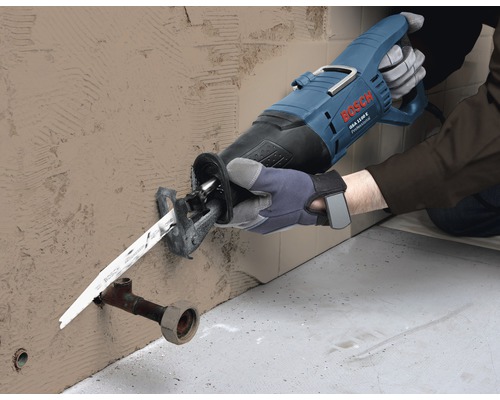 Elektrická ocaska sa používa na rezanie rúry