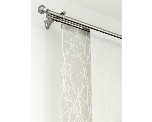 Dvojitá záclonová tyč s panelovými závesmi a motívom stromu