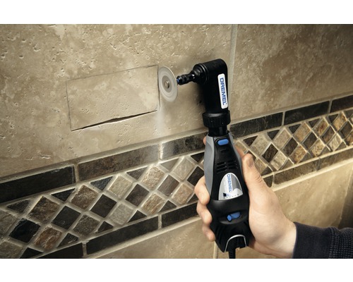 Logo Dremel. Ruka používa nástroj Dremel na rezanie dlaždice.