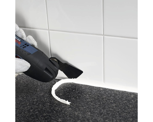 Multifunkčný nástroj pri odstraňovaní škárovacej hmoty medzi dlaždicami